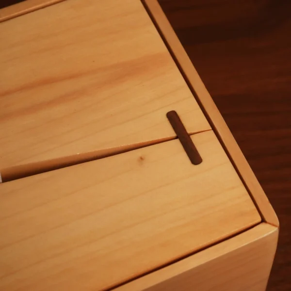 The Nordic Artisan Sentinel – Handcrafted Solid Maple Tissue Gallery